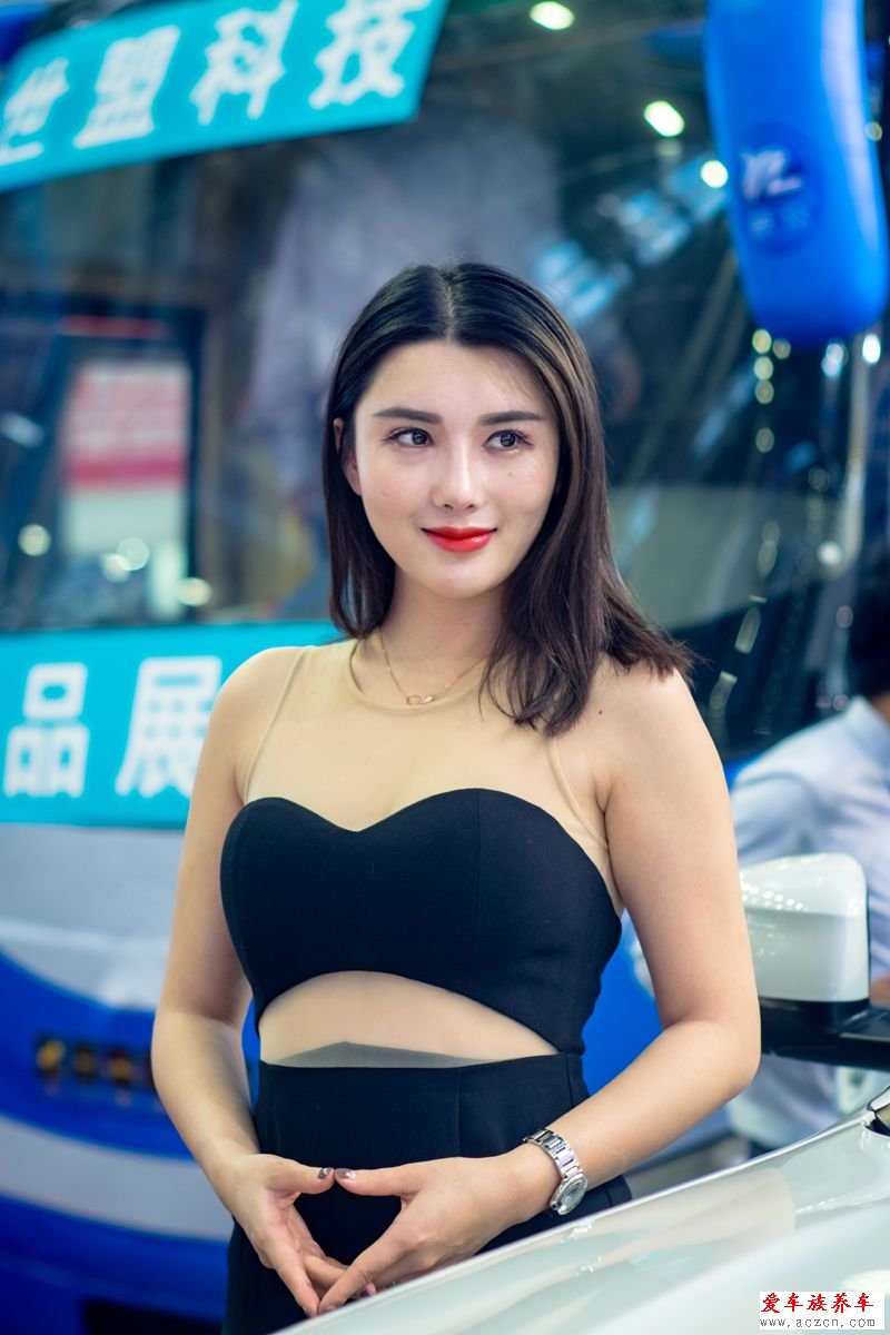冷艷女神亮相深圳改裝車展！